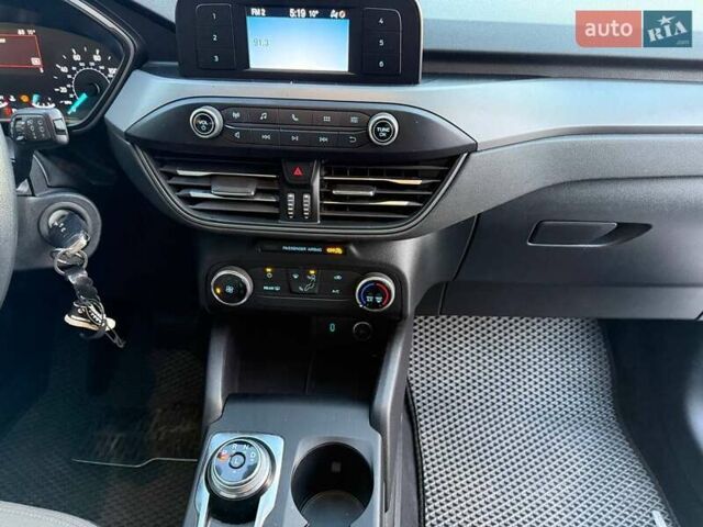 Серый Форд Эскейп, объемом двигателя 1.5 л и пробегом 128 тыс. км за 15999 $, фото 18 на Automoto.ua