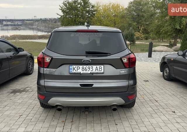Сірий Форд Ескейп, об'ємом двигуна 1.5 л та пробігом 212 тис. км за 8200 $, фото 2 на Automoto.ua