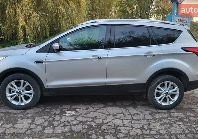 Форд Эскейп 2019 в Дубно на Automoto.ua Серый Форд Эскейп, объемом двигателя 1.5 л и пробегом 159 тыс. км за 11500 $, фото 3 на Automoto.ua