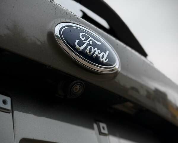 Серый Форд Эскейп, объемом двигателя 1.5 л и пробегом 30 тыс. км за 16500 $, фото 14 на Automoto.ua