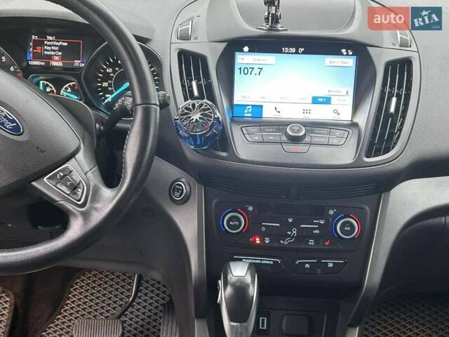 Сірий Форд Ескейп, об'ємом двигуна 1.5 л та пробігом 100 тис. км за 15500 $, фото 8 на Automoto.ua