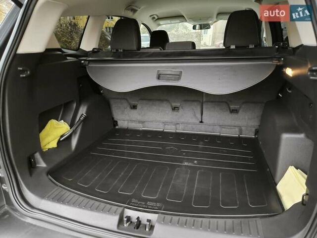 Серый Форд Эскейп, объемом двигателя 2.5 л и пробегом 45 тыс. км за 15200 $, фото 9 на Automoto.ua