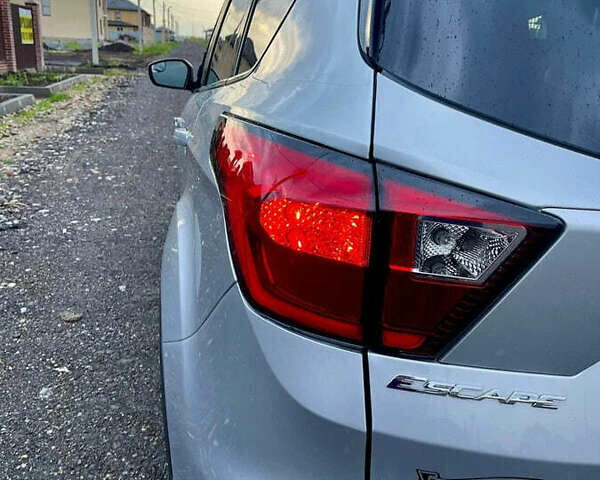 Серый Форд Эскейп, объемом двигателя 1.5 л и пробегом 130 тыс. км за 12500 $, фото 7 на Automoto.ua