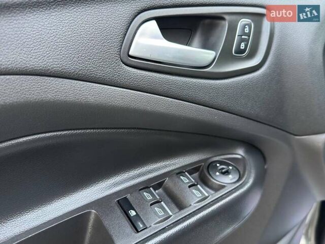 Серый Форд Эскейп, объемом двигателя 1.5 л и пробегом 156 тыс. км за 14700 $, фото 10 на Automoto.ua