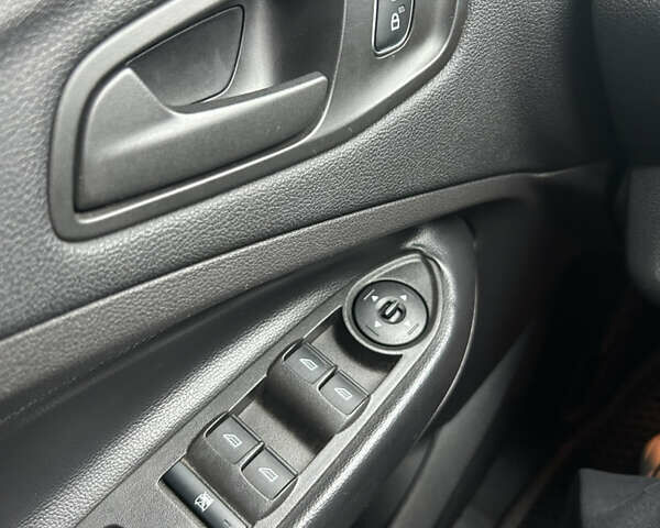 Серый Форд Эскейп, объемом двигателя 2.49 л и пробегом 123 тыс. км за 18000 $, фото 9 на Automoto.ua