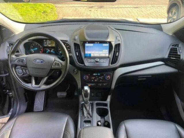 Сірий Форд Ескейп, об'ємом двигуна 1.5 л та пробігом 40 тис. км за 10000 $, фото 6 на Automoto.ua