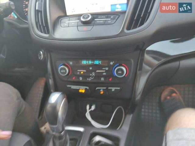 Сірий Форд Ескейп, об'ємом двигуна 1.5 л та пробігом 75 тис. км за 12850 $, фото 9 на Automoto.ua