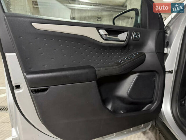 Серый Форд Эскейп, объемом двигателя 1.5 л и пробегом 244 тыс. км за 12500 $, фото 21 на Automoto.ua