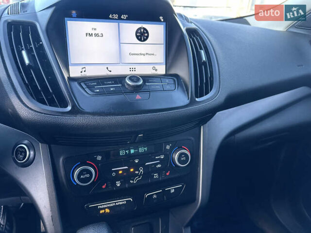 Сірий Форд Ескейп, об'ємом двигуна 1.5 л та пробігом 215 тис. км за 9699 $, фото 12 на Automoto.ua