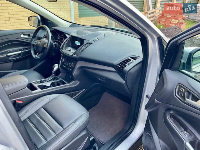 Серый Форд Эскейп, объемом двигателя 1.5 л и пробегом 130 тыс. км за 12500 $, фото 5 на Automoto.ua