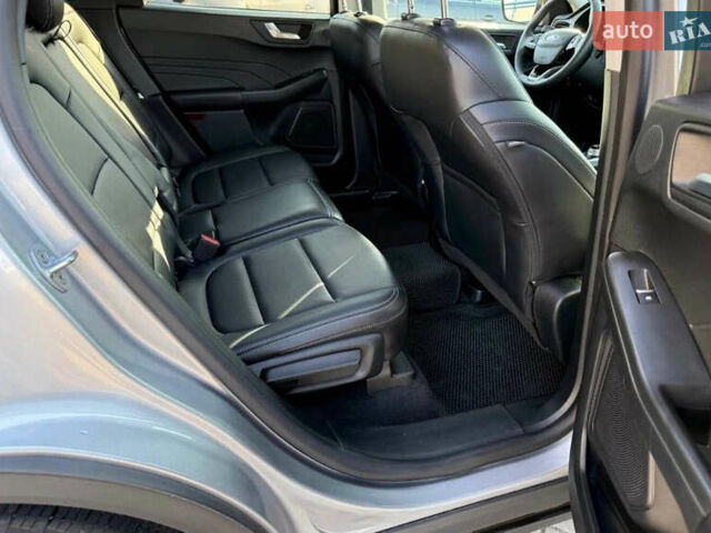 Серый Форд Эскейп, объемом двигателя 1.5 л и пробегом 113 тыс. км за 16000 $, фото 5 на Automoto.ua