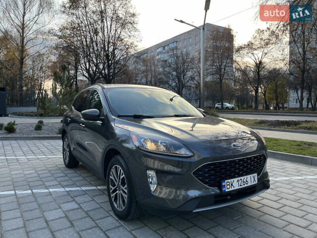 Сірий Форд Ескейп, об'ємом двигуна 2 л та пробігом 105 тис. км за 18950 $, фото 2 на Automoto.ua