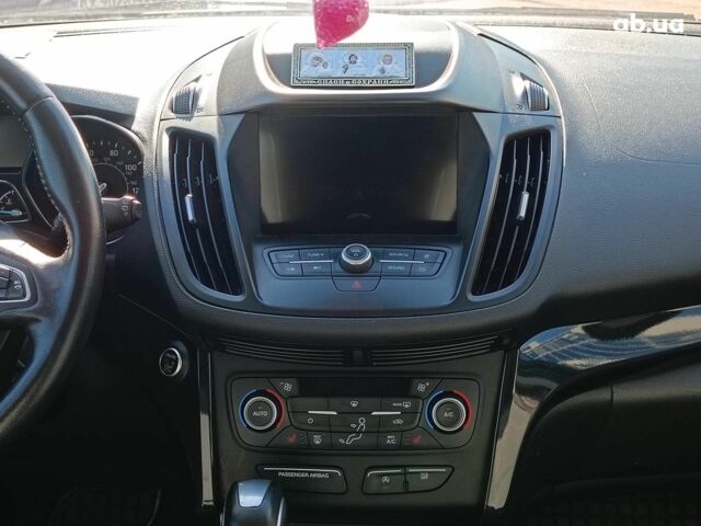 Сірий Форд Ескейп, об'ємом двигуна 1.5 л та пробігом 74 тис. км за 13990 $, фото 15 на Automoto.ua