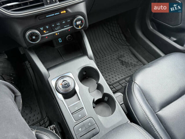 Серый Форд Эскейп, объемом двигателя 1.5 л и пробегом 244 тыс. км за 11400 $, фото 46 на Automoto.ua