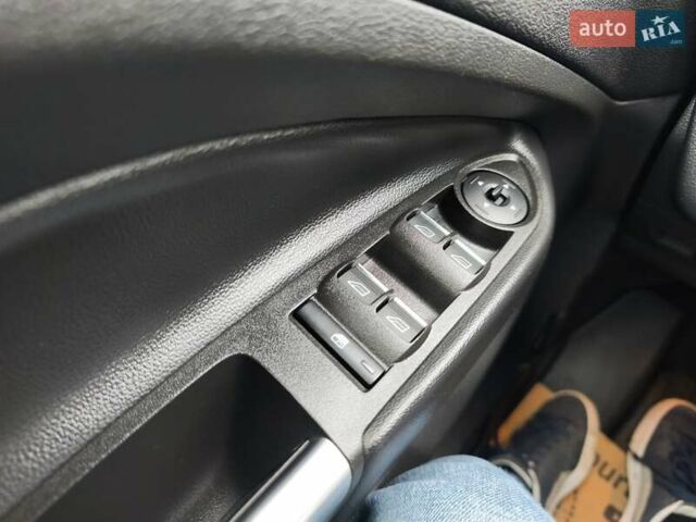 Серый Форд Эскейп, объемом двигателя 1.5 л и пробегом 138 тыс. км за 13500 $, фото 12 на Automoto.ua