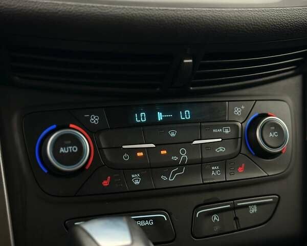 Серый Форд Эскейп, объемом двигателя 1.5 л и пробегом 30 тыс. км за 16500 $, фото 2 на Automoto.ua