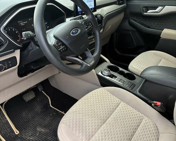 Сірий Форд Ескейп, об'ємом двигуна 1.5 л та пробігом 64 тис. км за 16550 $, фото 4 на Automoto.ua