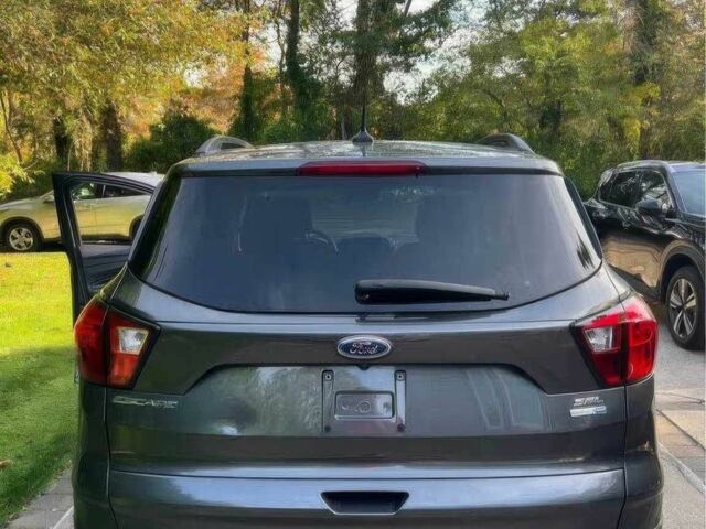 Сірий Форд Ескейп, об'ємом двигуна 1.5 л та пробігом 40 тис. км за 10000 $, фото 3 на Automoto.ua