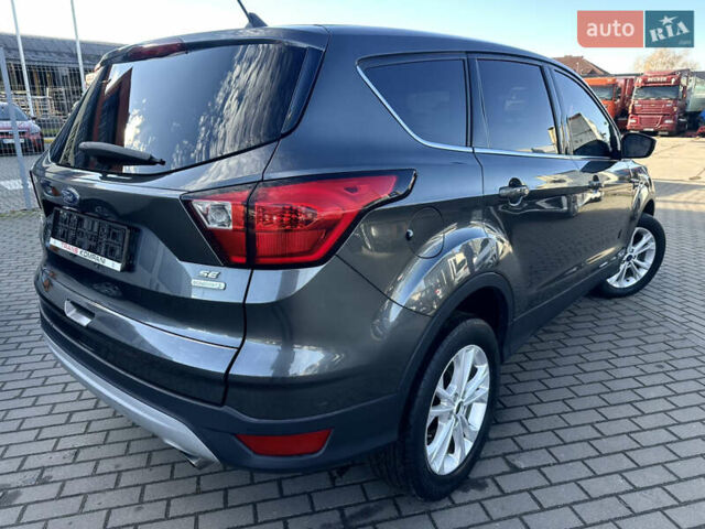 Сірий Форд Ескейп, об'ємом двигуна 1.5 л та пробігом 215 тис. км за 9699 $, фото 2 на Automoto.ua