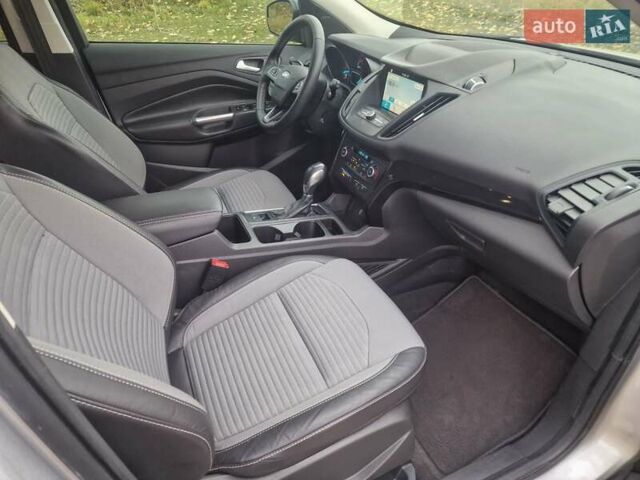 Сірий Форд Ескейп, об'ємом двигуна 1.5 л та пробігом 139 тис. км за 13300 $, фото 7 на Automoto.ua
