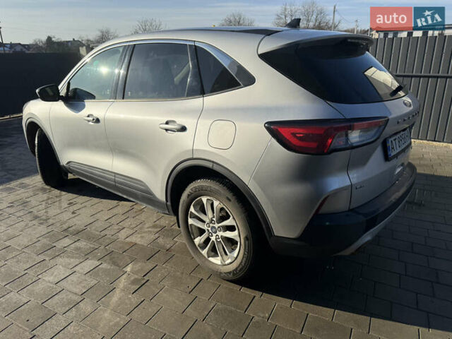 Сірий Форд Ескейп, об'ємом двигуна 1.5 л та пробігом 77 тис. км за 17300 $, фото 4 на Automoto.ua
