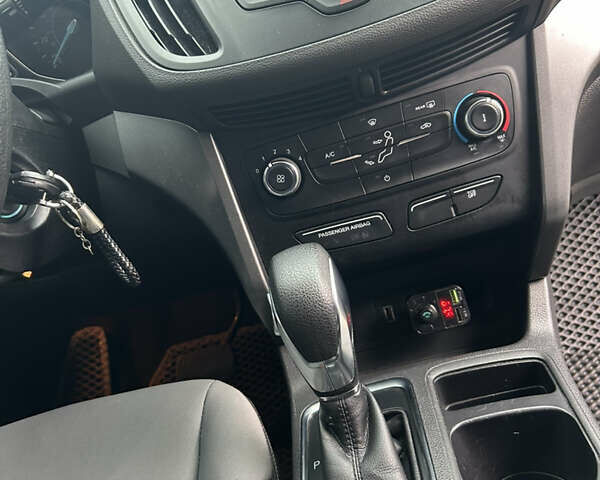 Серый Форд Эскейп, объемом двигателя 2.49 л и пробегом 123 тыс. км за 18000 $, фото 7 на Automoto.ua