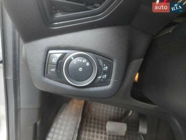 Сірий Форд Ескейп, об'ємом двигуна 1.5 л та пробігом 75 тис. км за 12850 $, фото 16 на Automoto.ua