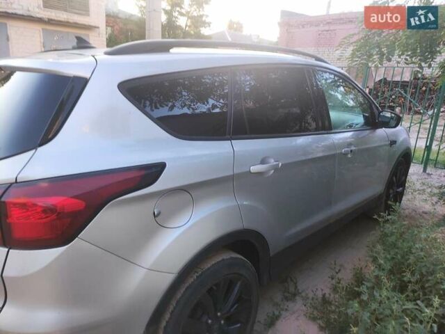 Сірий Форд Ескейп, об'ємом двигуна 1.5 л та пробігом 75 тис. км за 12850 $, фото 5 на Automoto.ua