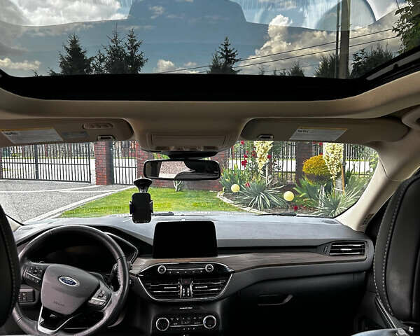 Серый Форд Эскейп, объемом двигателя 2 л и пробегом 55 тыс. км за 15100 $, фото 5 на Automoto.ua