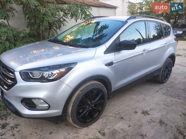Сірий Форд Ескейп, об'ємом двигуна 1.5 л та пробігом 75 тис. км за 12850 $, фото 12 на Automoto.ua