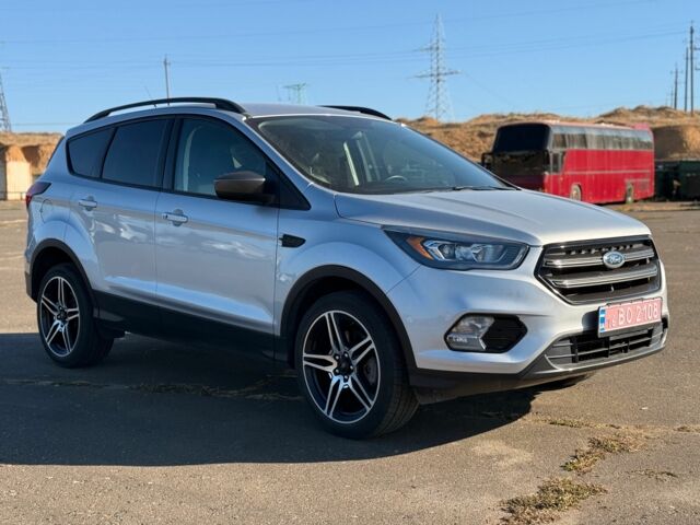 Серый Форд Эскейп, объемом двигателя 1.5 л и пробегом 107 тыс. км за 14800 $, фото 1 на Automoto.ua