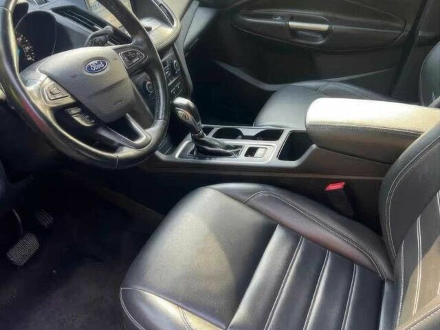 Сірий Форд Ескейп, об'ємом двигуна 1.5 л та пробігом 40 тис. км за 10000 $, фото 5 на Automoto.ua