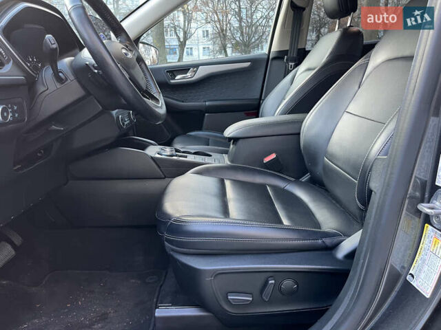Сірий Форд Ескейп, об'ємом двигуна 2 л та пробігом 105 тис. км за 18950 $, фото 28 на Automoto.ua