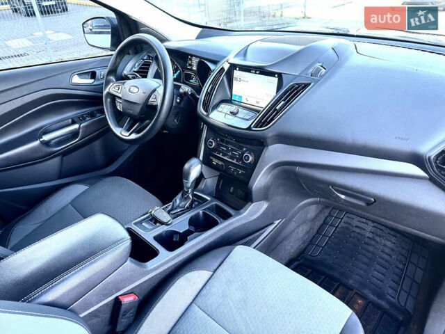 Сірий Форд Ескейп, об'ємом двигуна 1.5 л та пробігом 230 тис. км за 9699 $, фото 18 на Automoto.ua