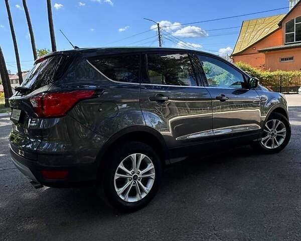 Серый Форд Эскейп, объемом двигателя 1.5 л и пробегом 70 тыс. км за 14200 $, фото 3 на Automoto.ua