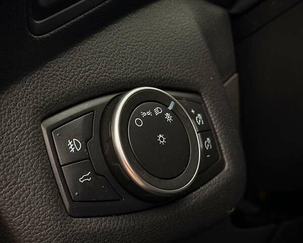 Серый Форд Эскейп, объемом двигателя 1.5 л и пробегом 30 тыс. км за 16500 $, фото 3 на Automoto.ua