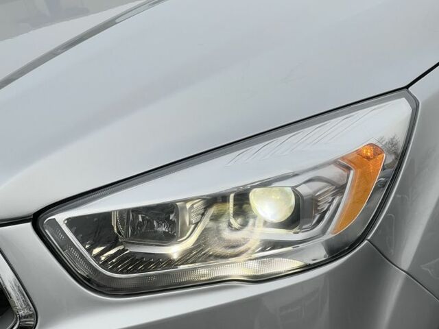 Серый Форд Эскейп, объемом двигателя 2 л и пробегом 90 тыс. км за 16500 $, фото 4 на Automoto.ua