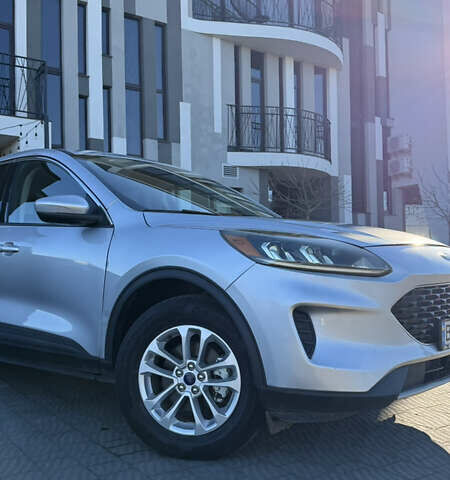 Сірий Форд Ескейп, об'ємом двигуна 1.5 л та пробігом 40 тис. км за 16999 $, фото 3 на Automoto.ua