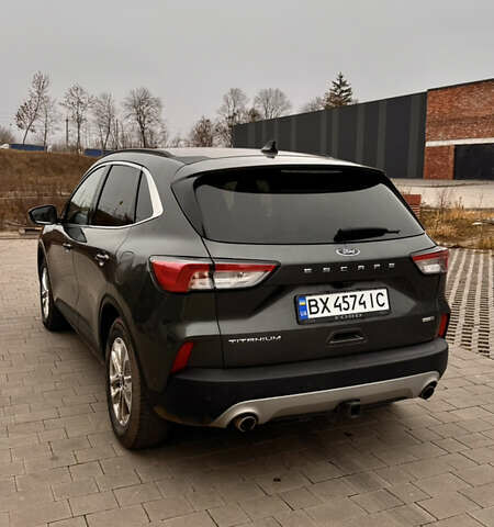 Серый Форд Эскейп, объемом двигателя 2 л и пробегом 71 тыс. км за 21500 $, фото 2 на Automoto.ua