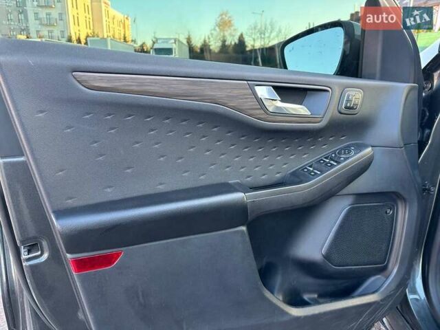 Серый Форд Эскейп, объемом двигателя 2 л и пробегом 49 тыс. км за 18250 $, фото 20 на Automoto.ua