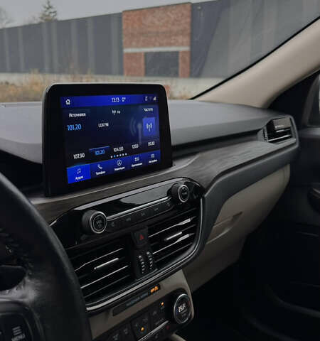 Серый Форд Эскейп, объемом двигателя 2 л и пробегом 71 тыс. км за 21500 $, фото 10 на Automoto.ua