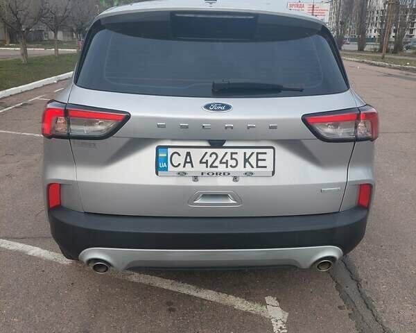 Серый Форд Эскейп, объемом двигателя 1.5 л и пробегом 18 тыс. км за 17999 $, фото 21 на Automoto.ua