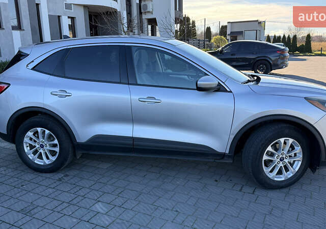 Сірий Форд Ескейп, об'ємом двигуна 1.5 л та пробігом 40 тис. км за 16999 $, фото 5 на Automoto.ua