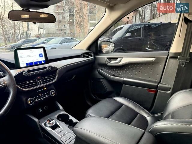 Сірий Форд Ескейп, об'ємом двигуна 1.5 л та пробігом 115 тис. км за 18000 $, фото 14 на Automoto.ua