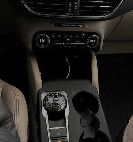 Серый Форд Эскейп, объемом двигателя 2 л и пробегом 71 тыс. км за 21500 $, фото 9 на Automoto.ua