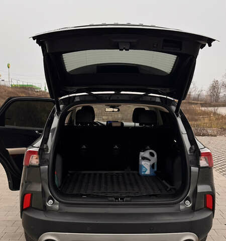 Серый Форд Эскейп, объемом двигателя 2 л и пробегом 71 тыс. км за 21500 $, фото 4 на Automoto.ua