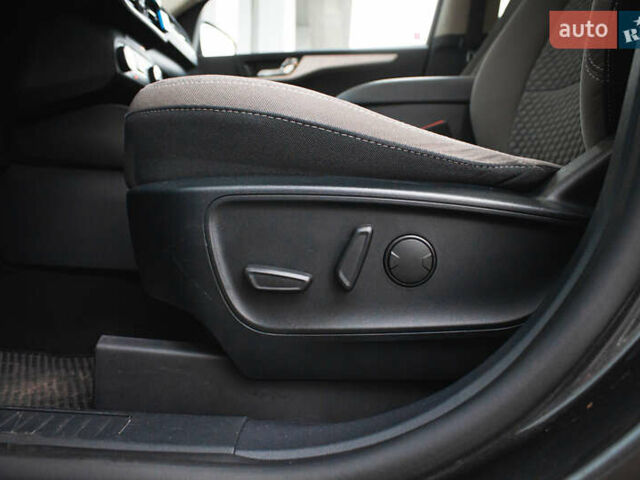 Серый Форд Эскейп, объемом двигателя 1.5 л и пробегом 49 тыс. км за 18600 $, фото 27 на Automoto.ua