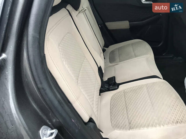 Серый Форд Эскейп, объемом двигателя 2.5 л и пробегом 229 тыс. км за 16800 $, фото 3 на Automoto.ua