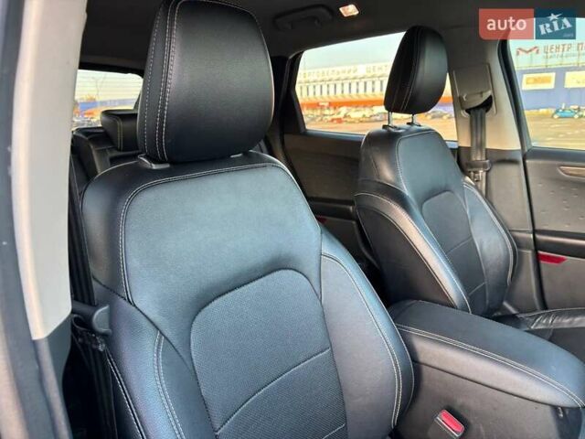 Серый Форд Эскейп, объемом двигателя 2 л и пробегом 49 тыс. км за 18250 $, фото 31 на Automoto.ua