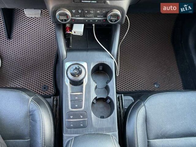 Серый Форд Эскейп, объемом двигателя 2 л и пробегом 49 тыс. км за 18250 $, фото 22 на Automoto.ua